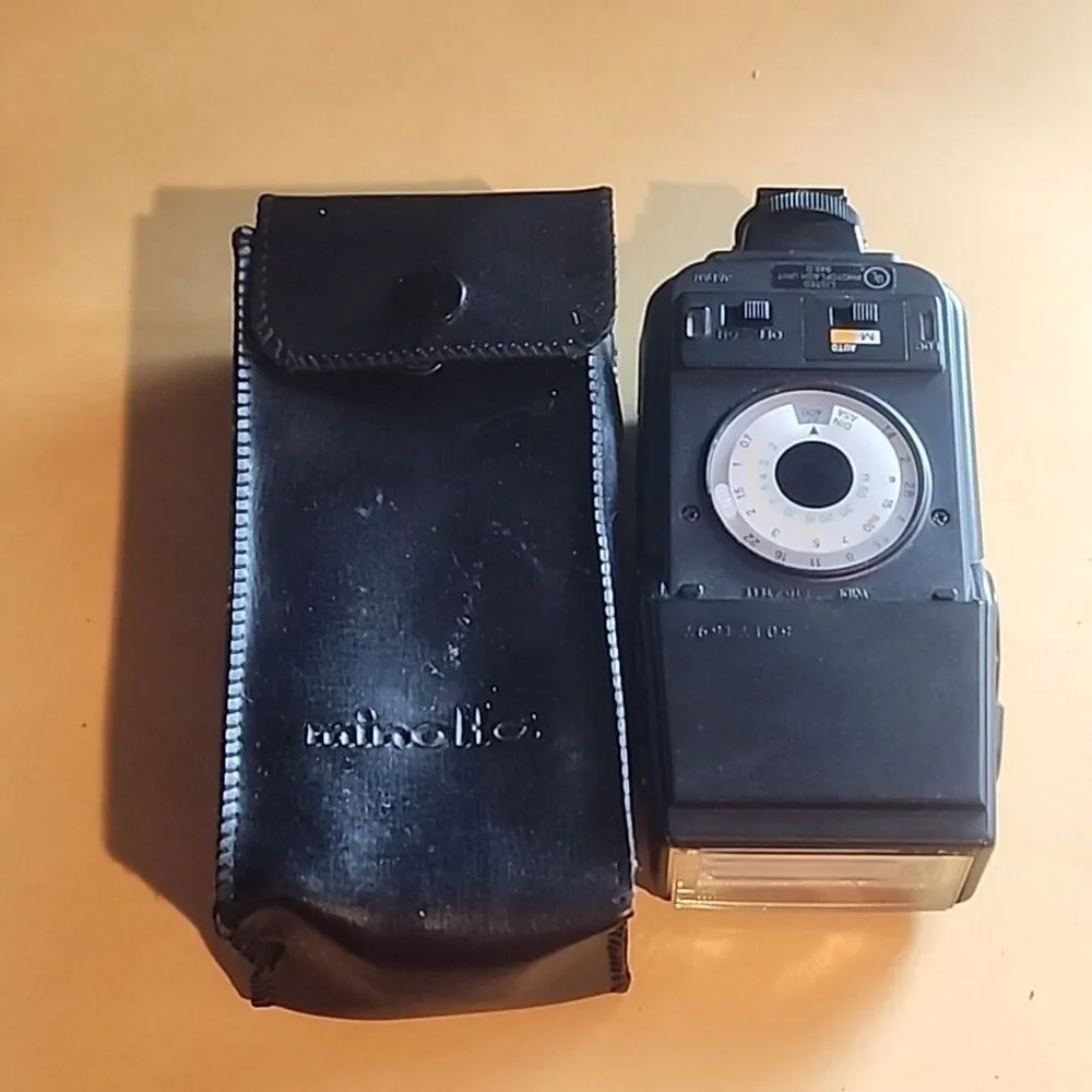 Minolta Auto 128 Camera Photo Flash Unit With Case